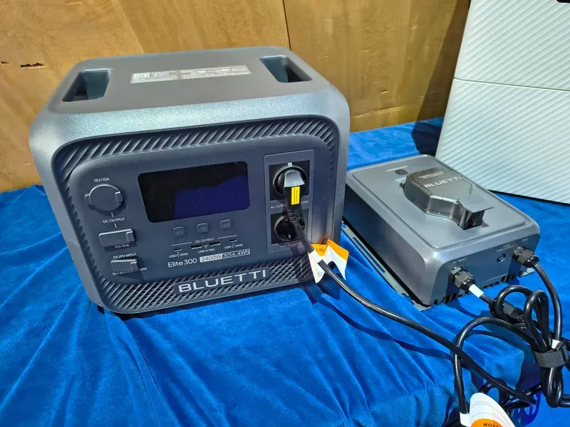 Bluetti Elite 300 powerstation met Balco Transfer Hub als grid-tie controller