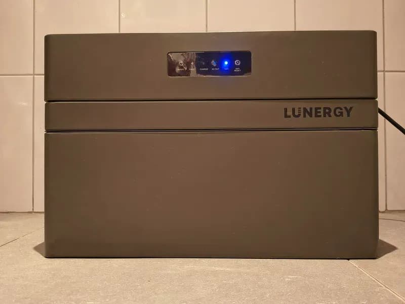 Lunergy Hub 2400 AC voorkant